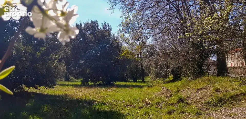 Terrain à LES CLUSES