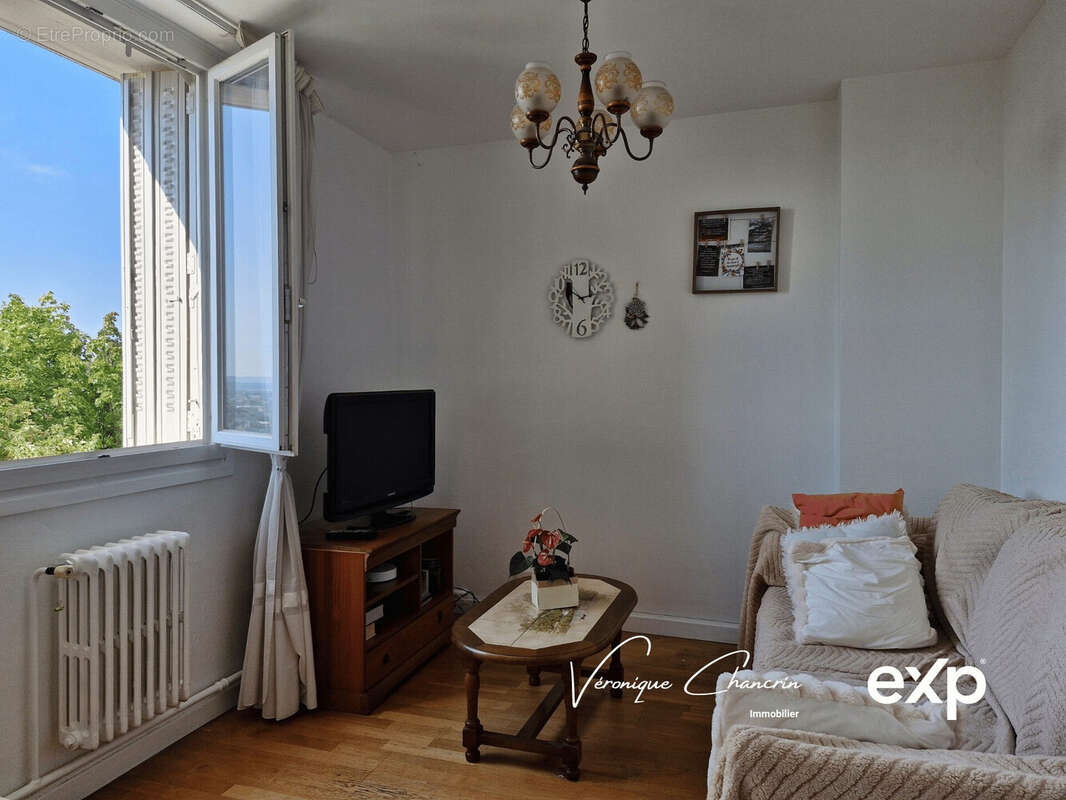 Appartement 65 m² à La Mulatiere  - photo 2