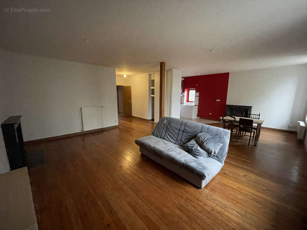 Appartement 307 m² à Bellenaves  - photo 5