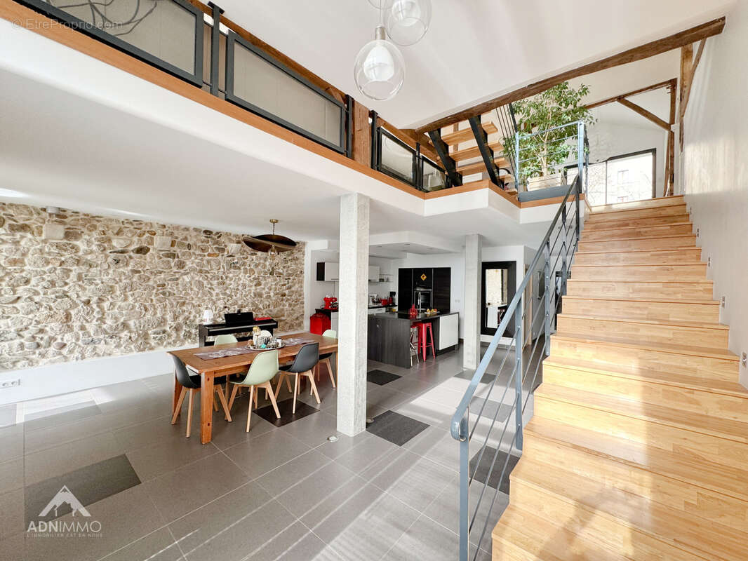 Maison à PERON