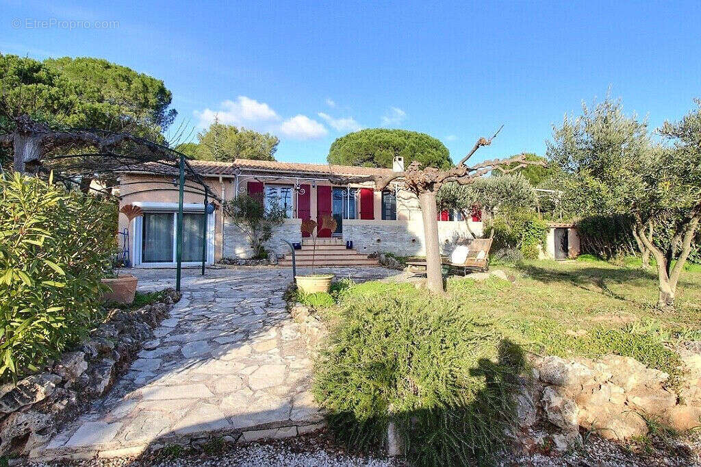Maison à ROQUEBRUNE-SUR-ARGENS