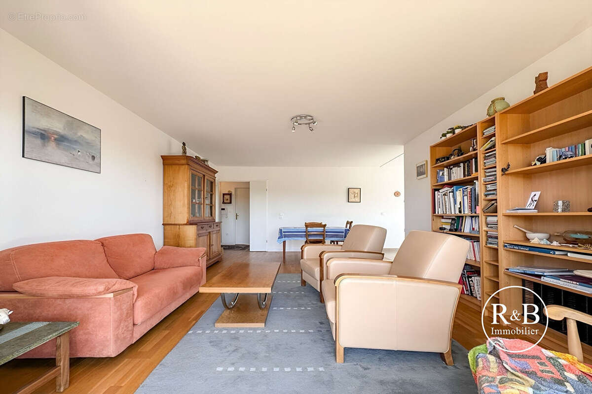 Appartement à LES CLAYES-SOUS-BOIS