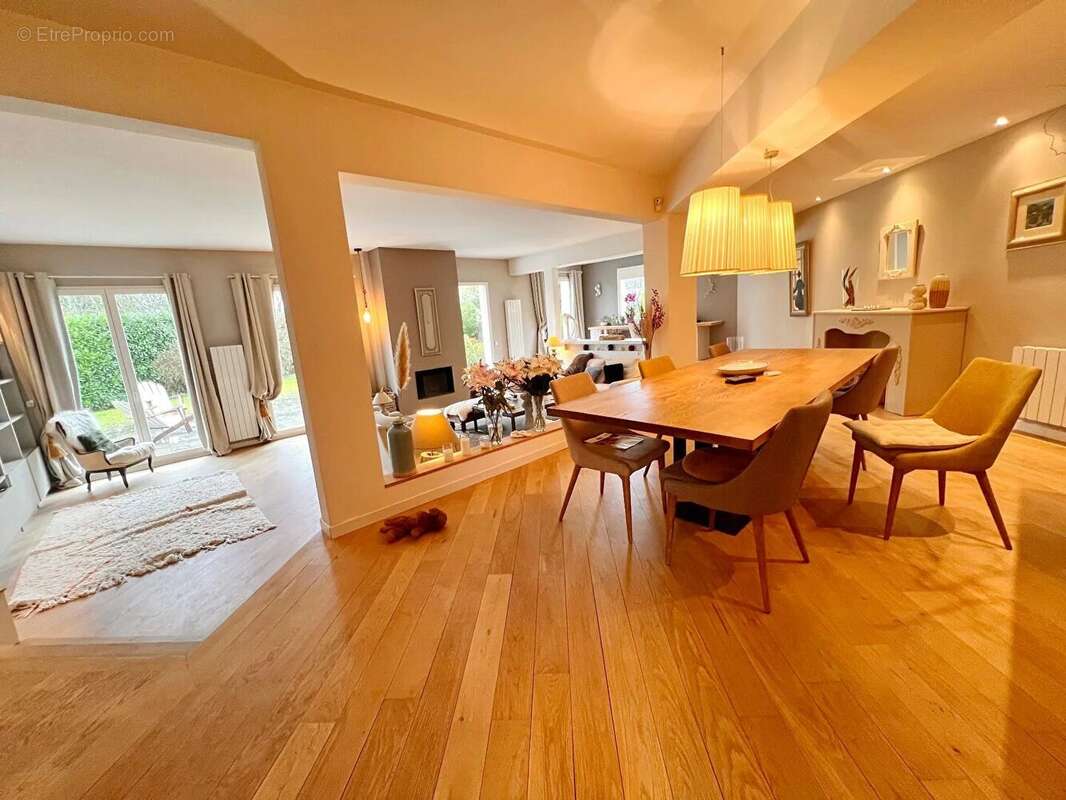 Maison à SAINT-NOM-LA-BRETECHE