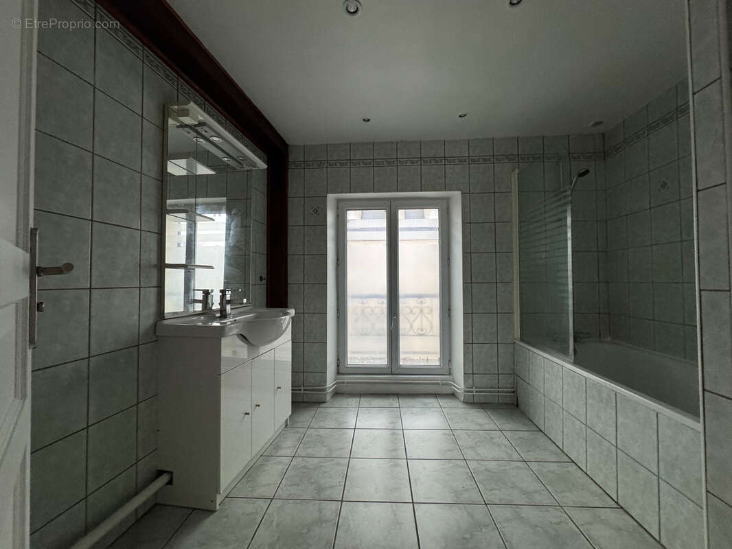 Appartement à LA CHAPELLE-EN-SERVAL