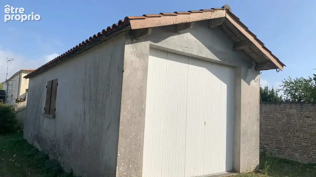 Terrain constructible de 651 m²  Bourgneuf avec Garage - photo 3
