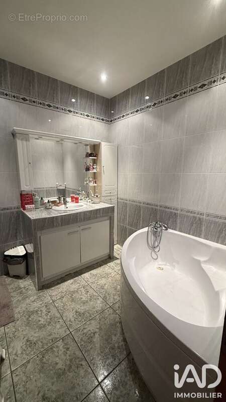 Appartement 124 m² à Saint-Etienne  - photo 5