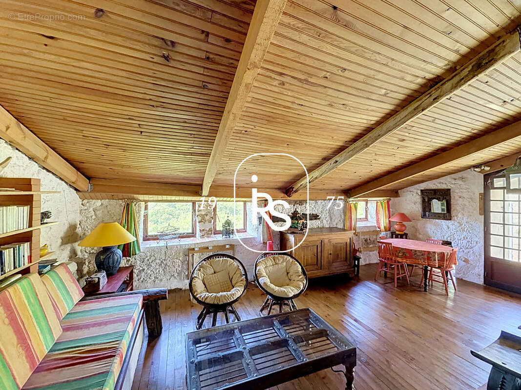 Maison de hameau en pierre de 72 m2 avec une terrain arboré de 810 m2 - photo 6