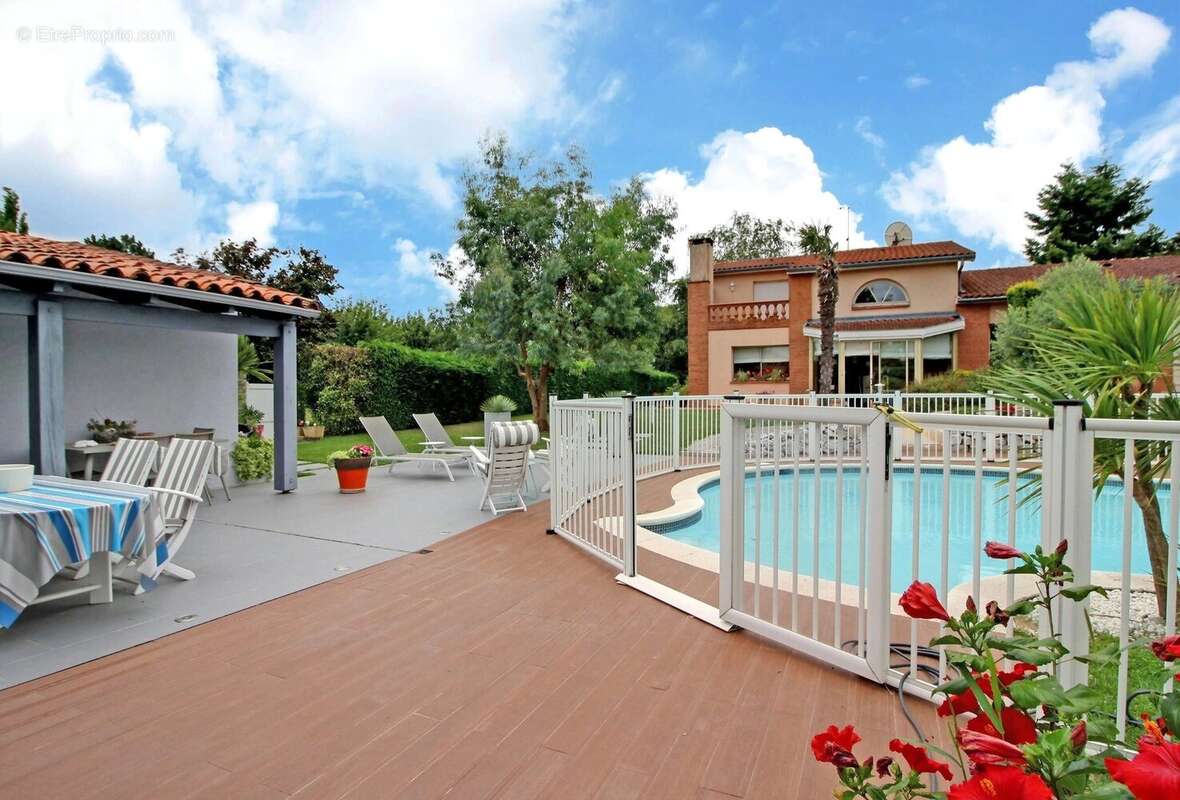 Cugnaux, maison de 315 m² avec jardin, piscine et garage. - photo 3