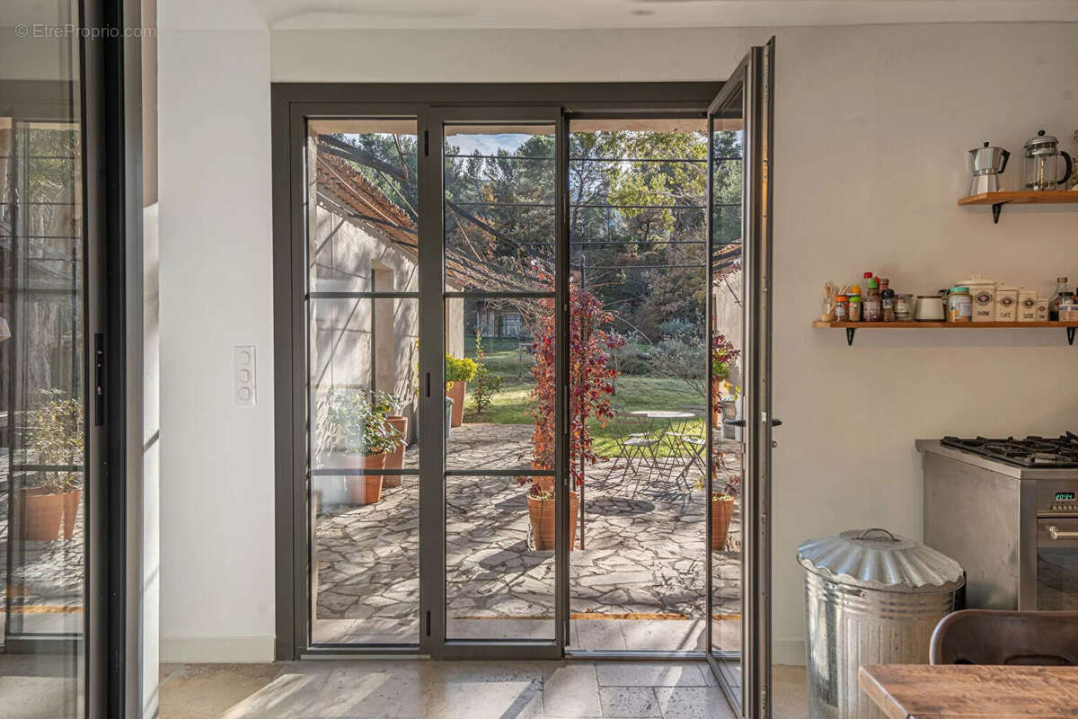 Maison à VAUVENARGUES