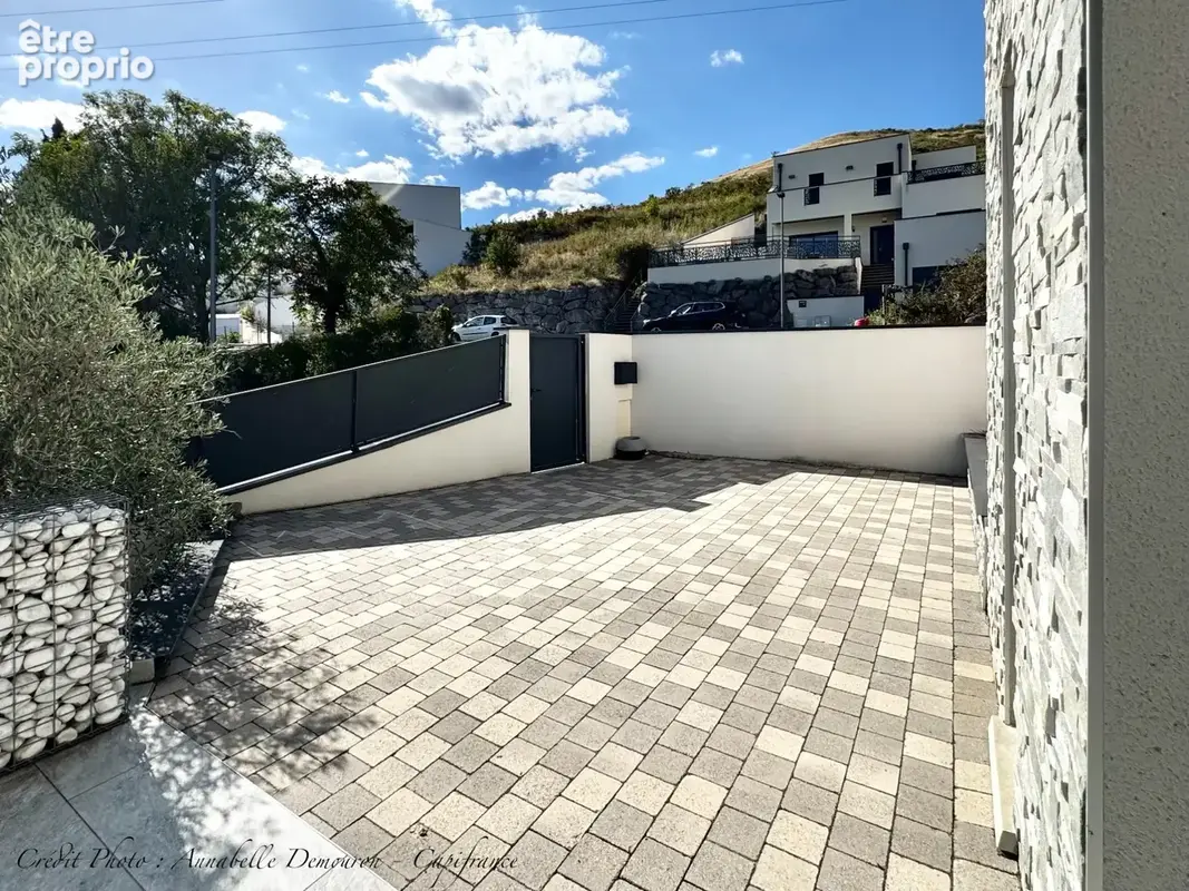 Villa d'Architecte contemporaine récente - 6 pièces/4 chambres - CLERMONT-FERRAND CHANTURGUE - Vue Panoramique - Piscine - photo 25