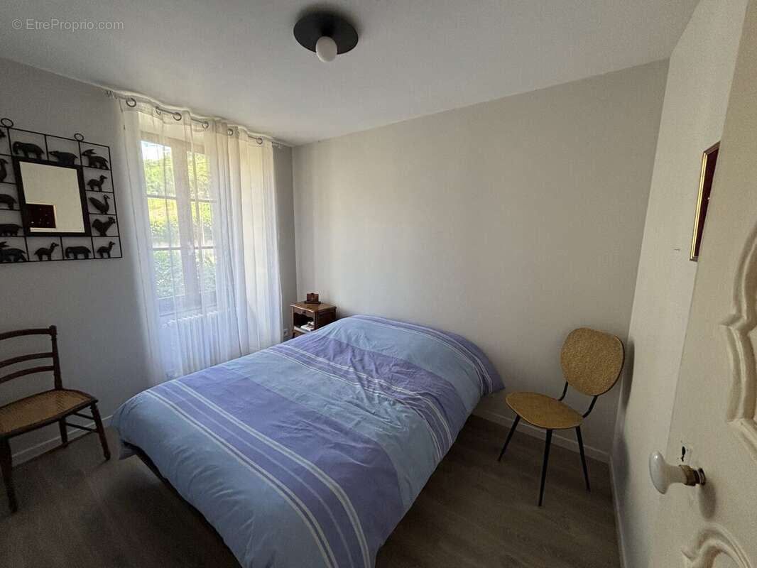 Chambre 2 - bureau - Maison à BORT-LES-ORGUES