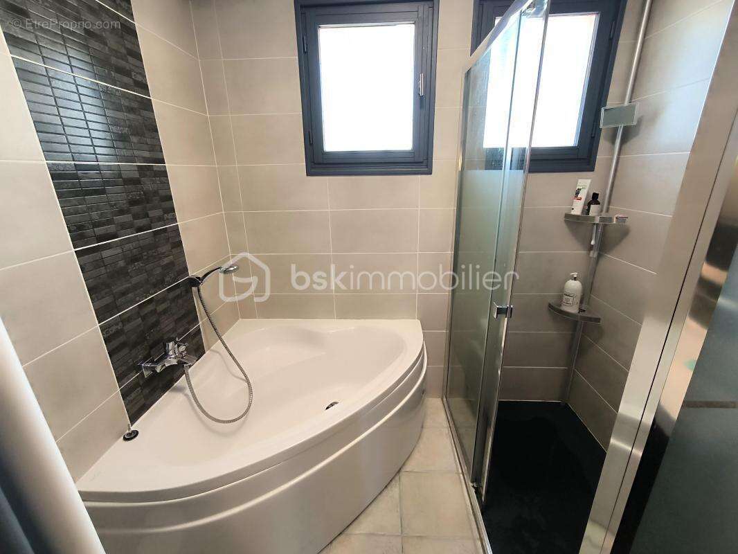 Superbe villa contemporaine de 188 m² avec piscine - photo 9