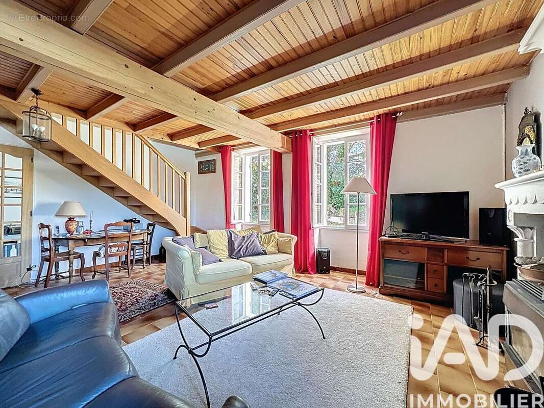 Maison 145 m² à Condeon  - photo 8