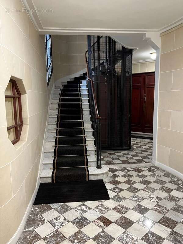 Appartement à PARIS-16E