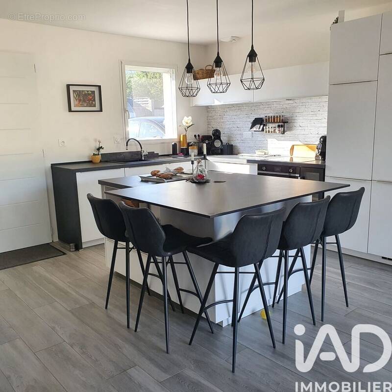 Photo 1 - Maison à BOUGUENAIS