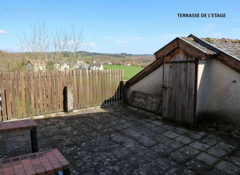 Grande maison rénovée de 220 m² avec atelier, terrasse panoramique et verger – Mourjou (Puycapel  cantal) - photo 19