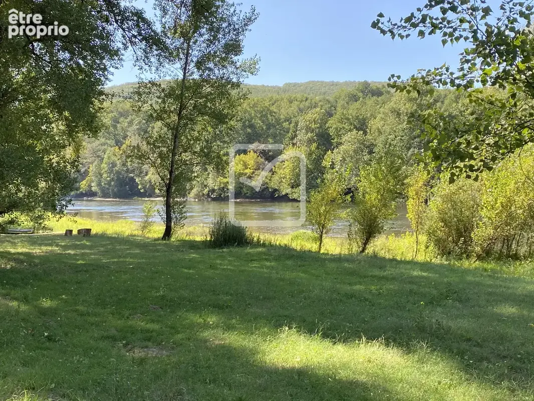Ensemble immobilier exclusif aussi rare qu'atypique avec un accès privé à la dordogne - photo 2