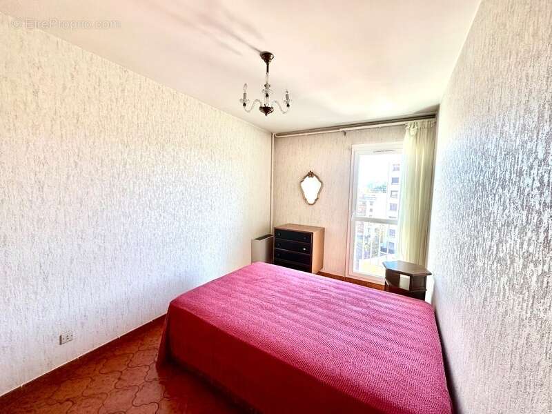 Appartement à MARSEILLE-4E