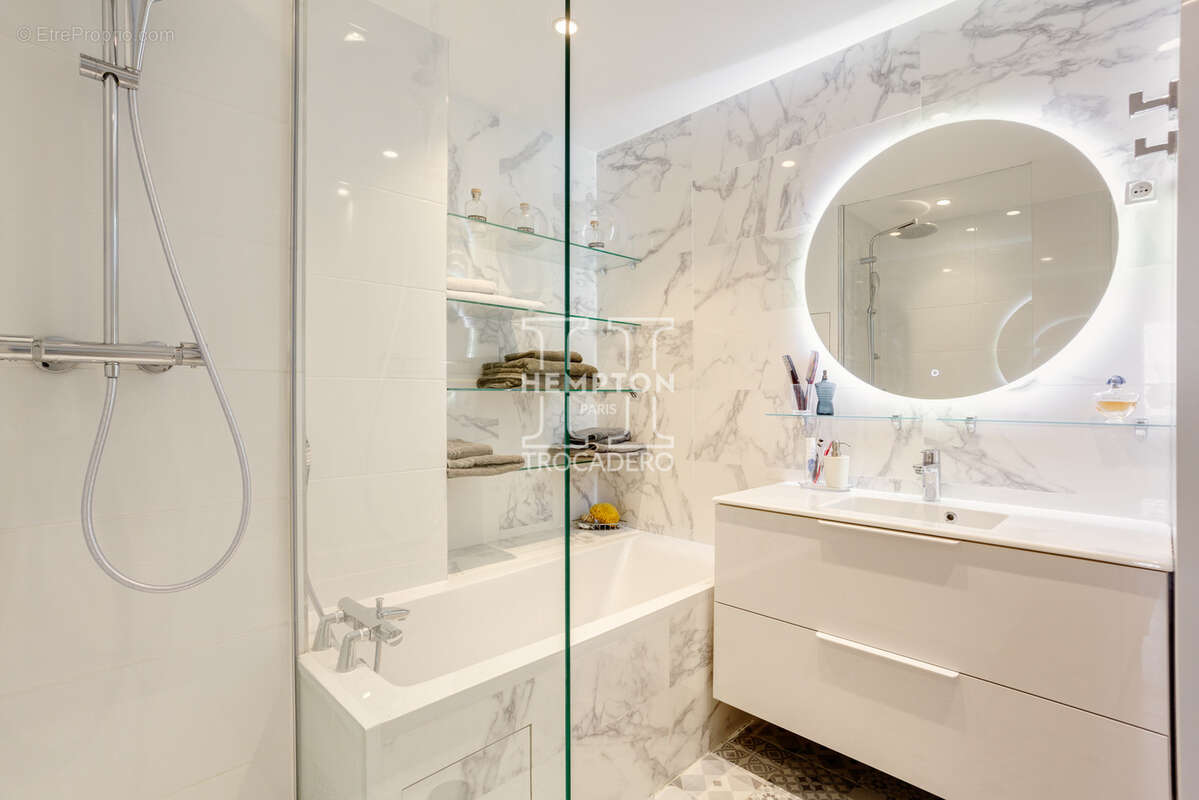 Appartement à PARIS-16E