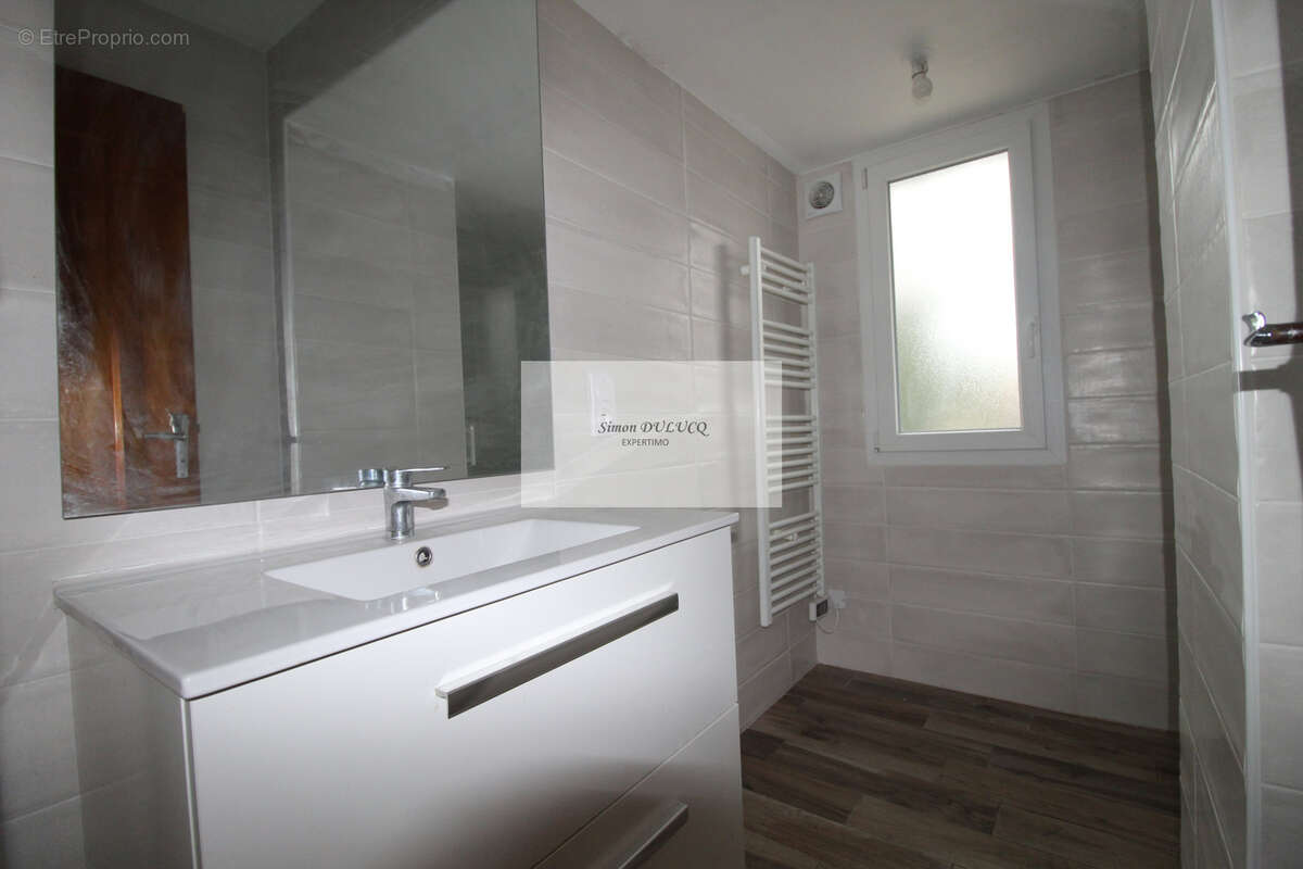 ENSEMBLE IMMOBILER : T4 ; T2 local commercial et grange - photo 5