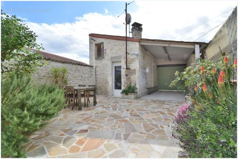 Maison à CHAMPNIERS