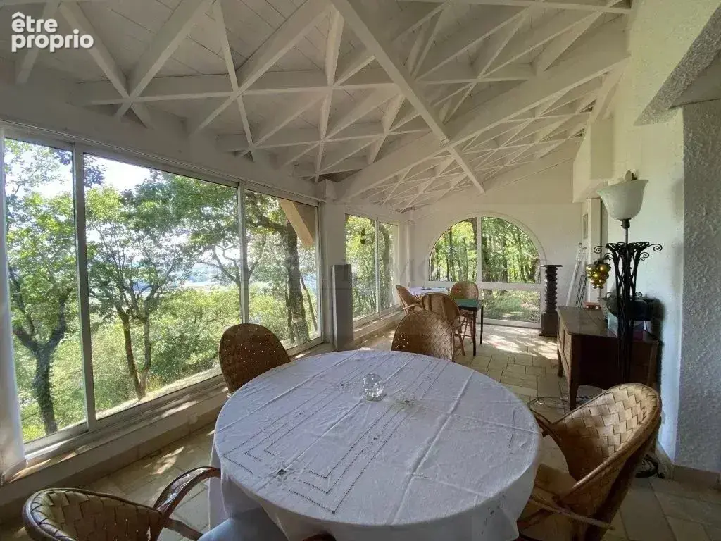 Superbe maison contemporaine avec piscine, terrasse et terrain de 1ha 77a 83ca m² - photo 12