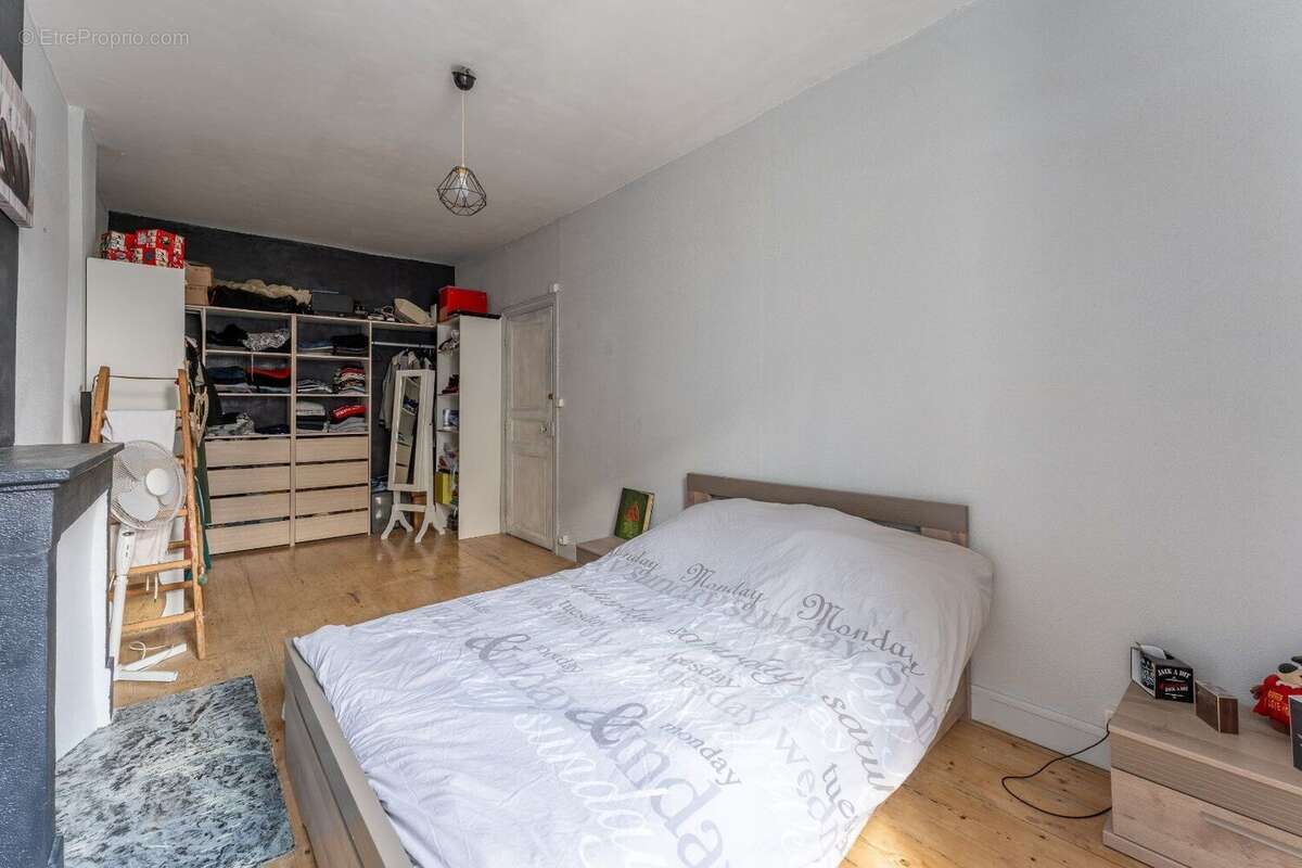 Grande maison de ville avec 6 chambres, dépendance sur deux niveaux et jardin - photo 8