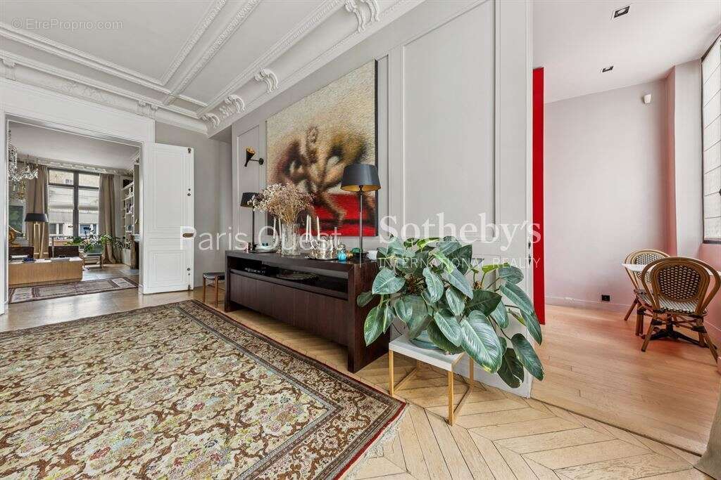 Appartement à PARIS-8E