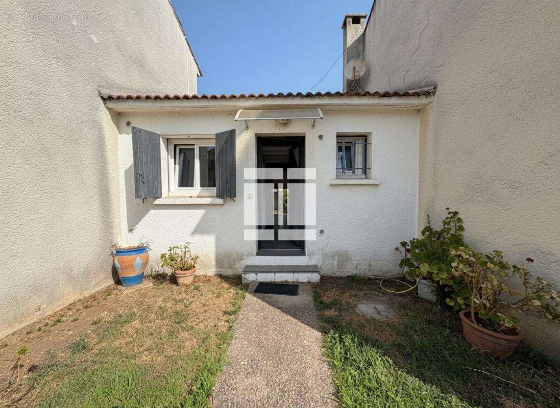 BORGO - Mini villa T2 avec jardin et accès à la mer et aux commerces à pieds - photo 2