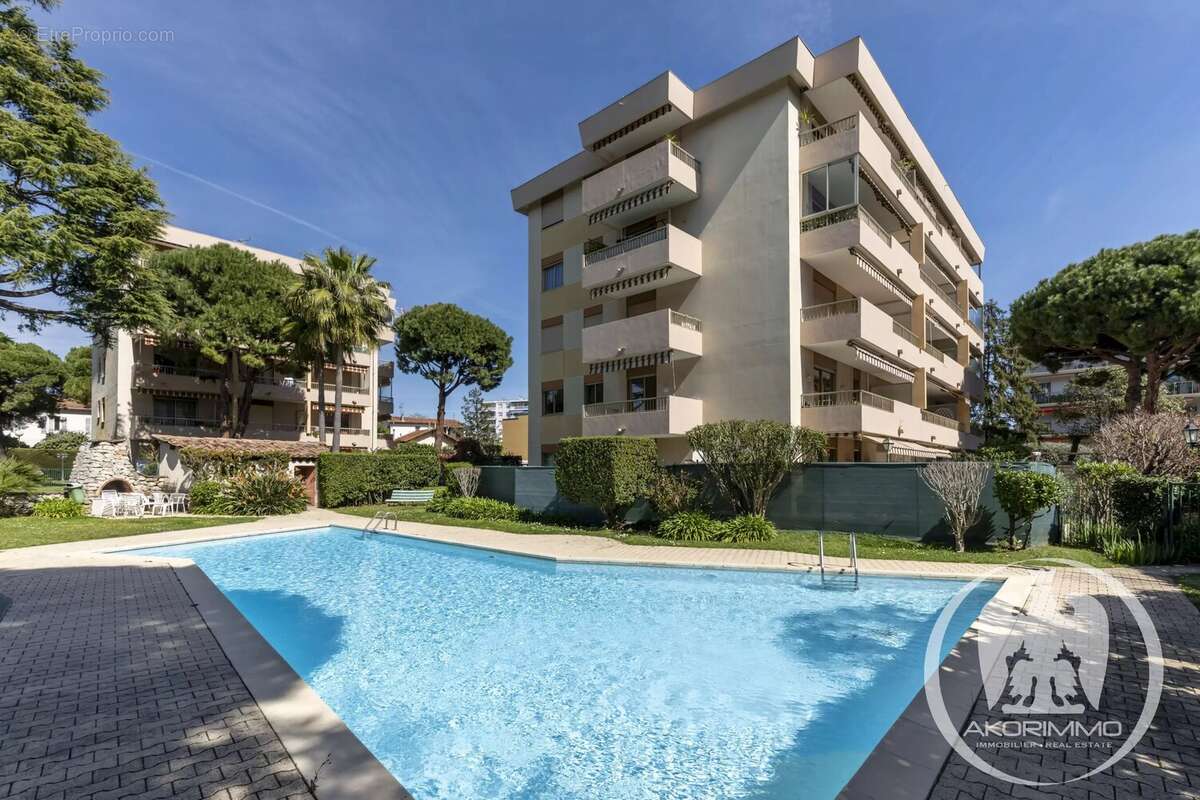 Appartement à SAINT-LAURENT-DU-VAR