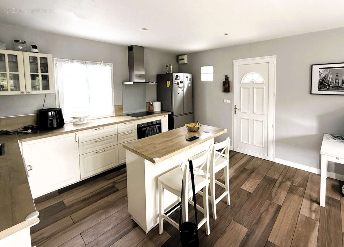 Maison à LA QUEUE-LES-YVELINES