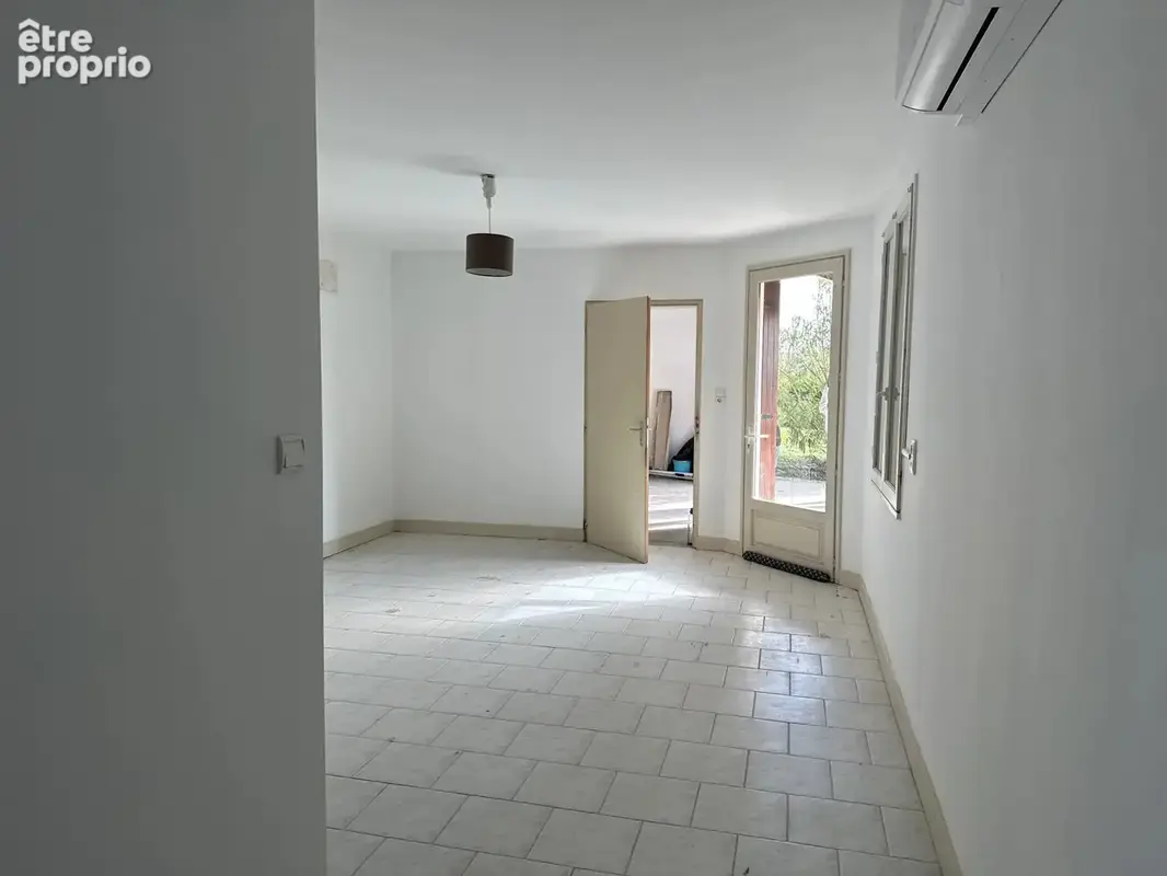 Maison de plain-pied avec grand jardin et piscine - photo 6
