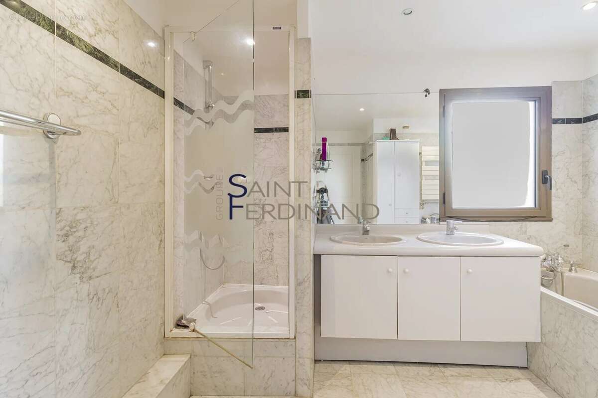 Appartement à LEVALLOIS-PERRET