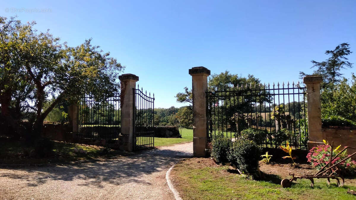 PORTAIL - Maison à PRESSAC