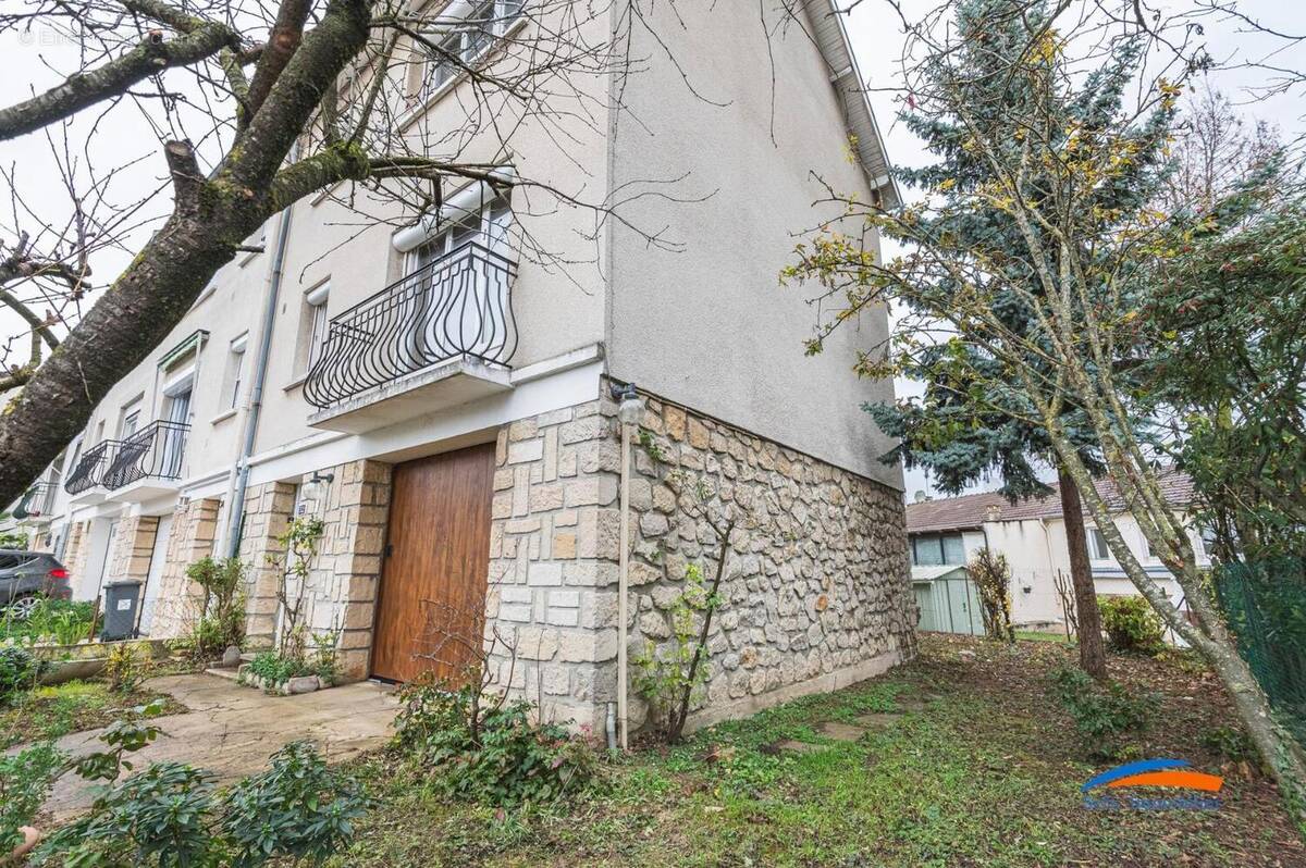   - Maison à TINQUEUX