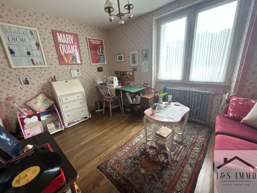 Maison à CHERVES-CHATELARS