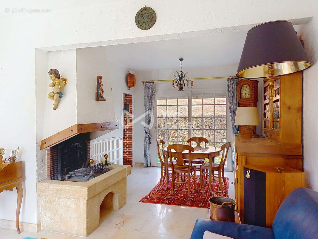 Maison à AVESNES-SUR-HELPE