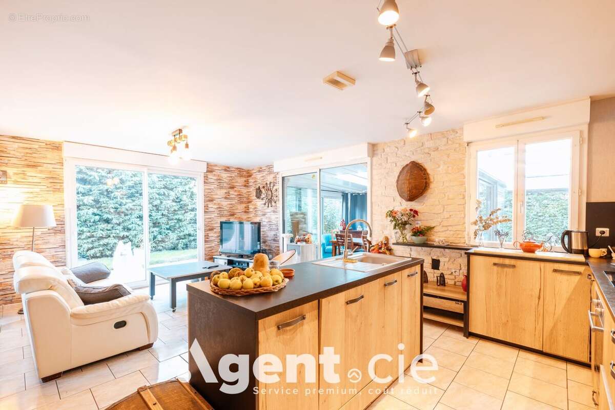 Maison à LE MOLAY-LITTRY