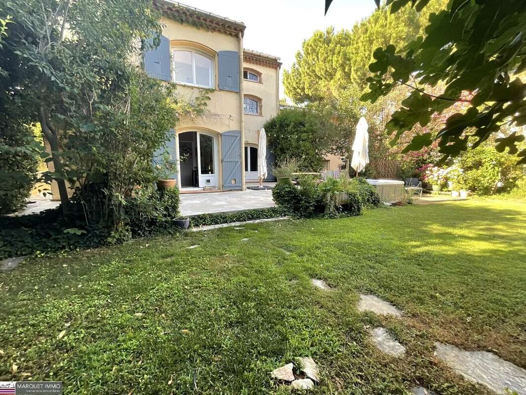 Découvrez cet ensemble immobilier composé de 2 villas indépendantes T6 de 179 m² et T3 de 59 m² en 4 faces sur 828 m² de terrain - photo 39