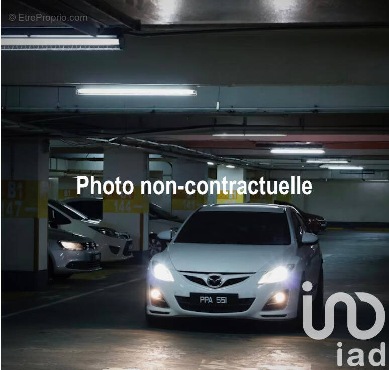 Photo 1 - Parking à PARIS-15E