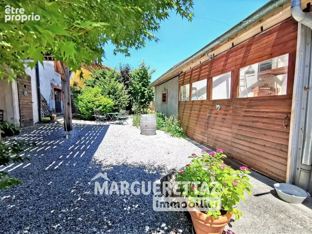 Ancienne fruitière d'exception - intégralement rénovée - 150 m² habitables - 4 chambres - vaste dépendance - terrain plat constr - photo 24