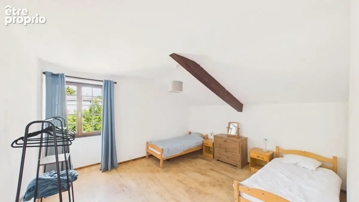 Maison de village française de caractère avec 4 chambres, jardin et dépendances - photo 13