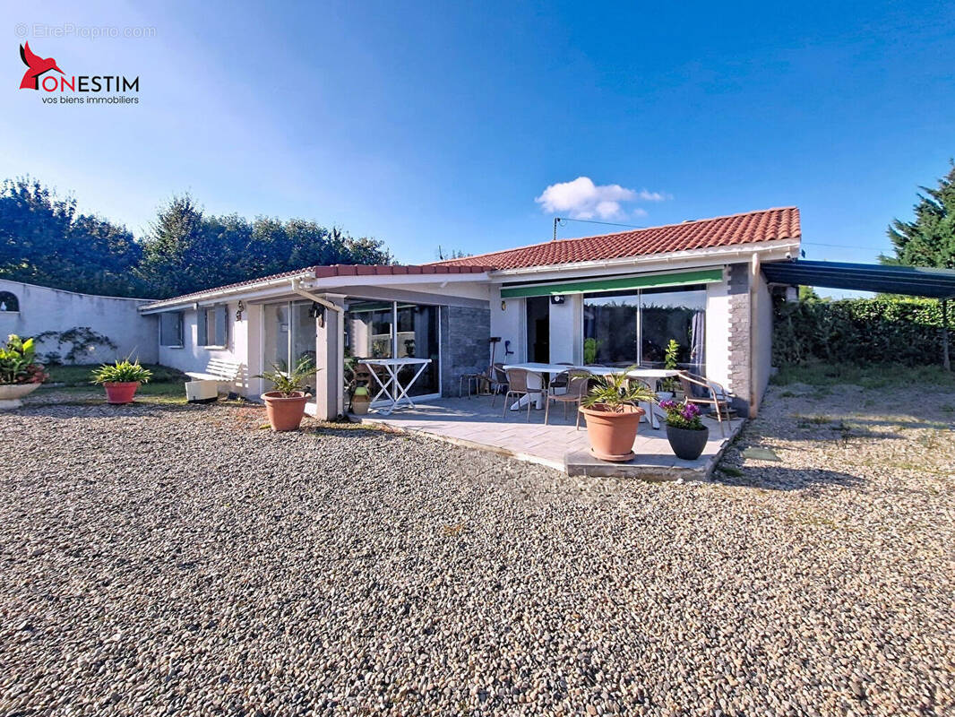 Maison à SURY-LE-COMTAL