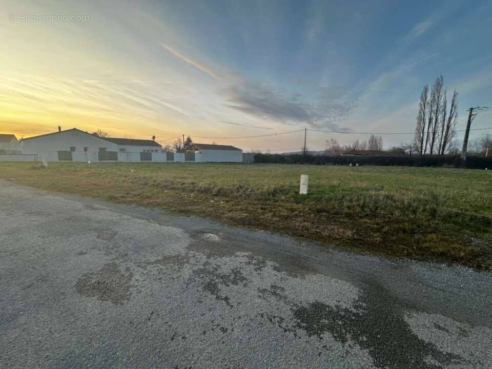 Terrain à SAINT-MAURICE-LE-GIRARD