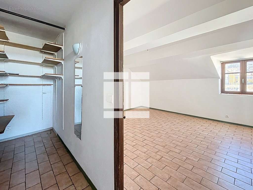 Bastia - centre ancien - t2 dernier etage - photo 9