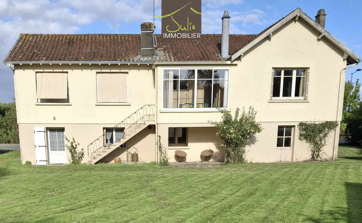 Maison à MONCOUTANT