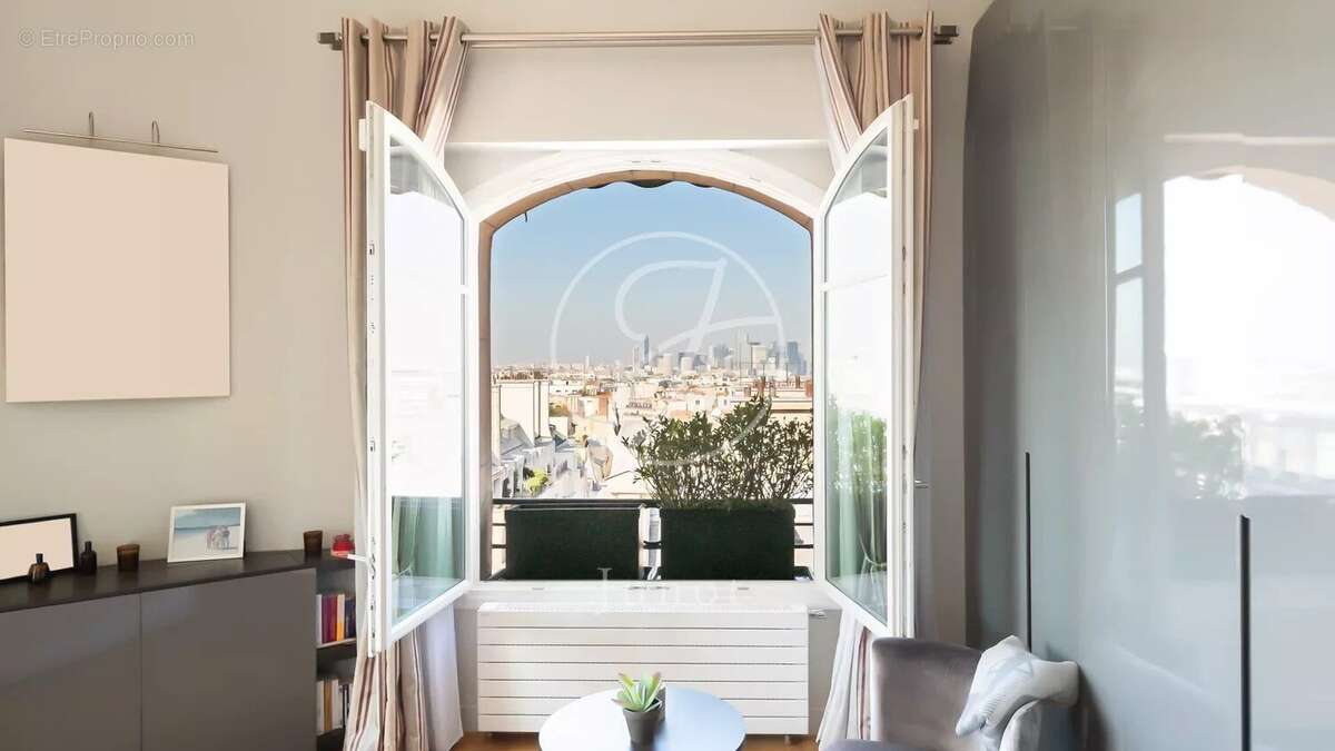 Appartement à PARIS-16E