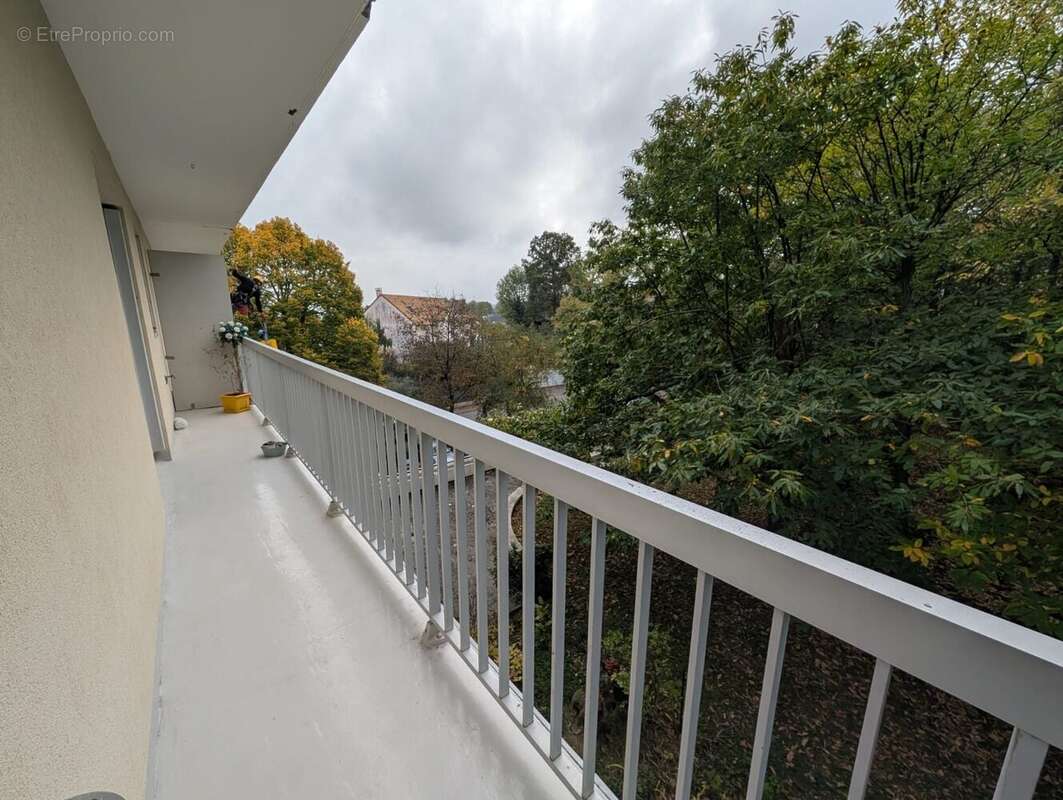 Appartement à LES CLAYES-SOUS-BOIS