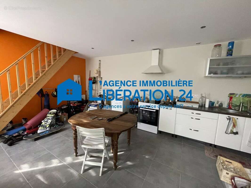 Maison à LE CHAMBON-FEUGEROLLES