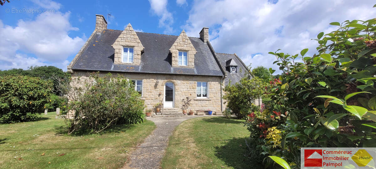 Maison à PLOURIVO